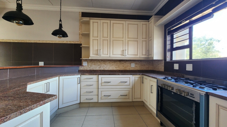 To Let 6 Bedroom Property for Rent in Tuscany Ridge North West